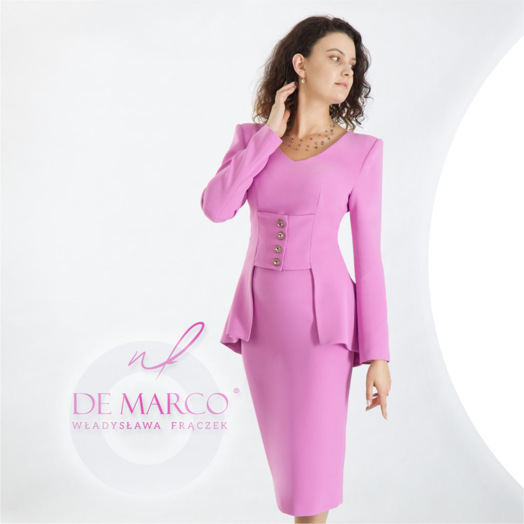 Unikatowe garsonki dla mamy wesela szyte na miarę w De Marco. Sklep internetowy z ubraniami dla eleganckich kobiet po 50 tce, 60 tce, 70 tce, 80 tce