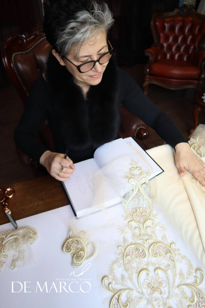Projektowanie i szycie na miarę ekskluzywnej odzieży damskiej w słynnej prochowni krawieckiej De Marco Atelier Władysławy Frączek