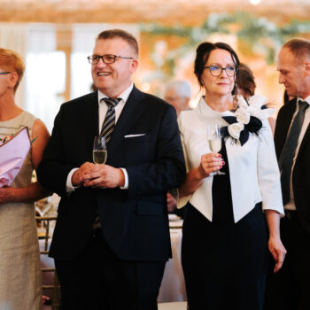 Jesienne sukienki dla Mamy Wesela – połączenie elegancji i mody
