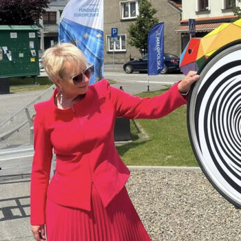 Eleganckie komplety z plisowaną spódnicą – połączenie klasyki, komfortu i uniwersalnej elegancji