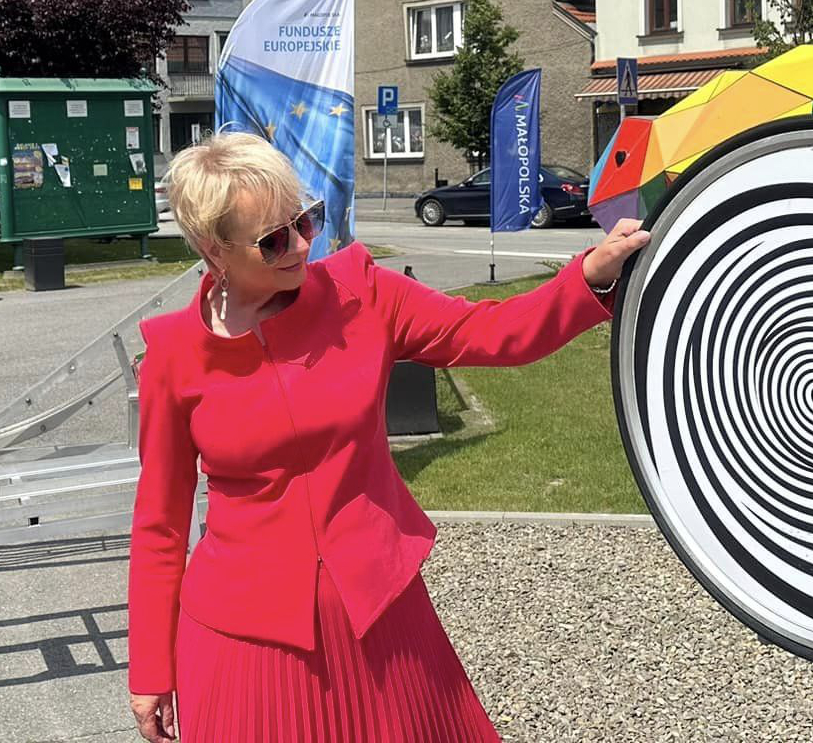 Eleganckie komplety z plisowana spódnicą