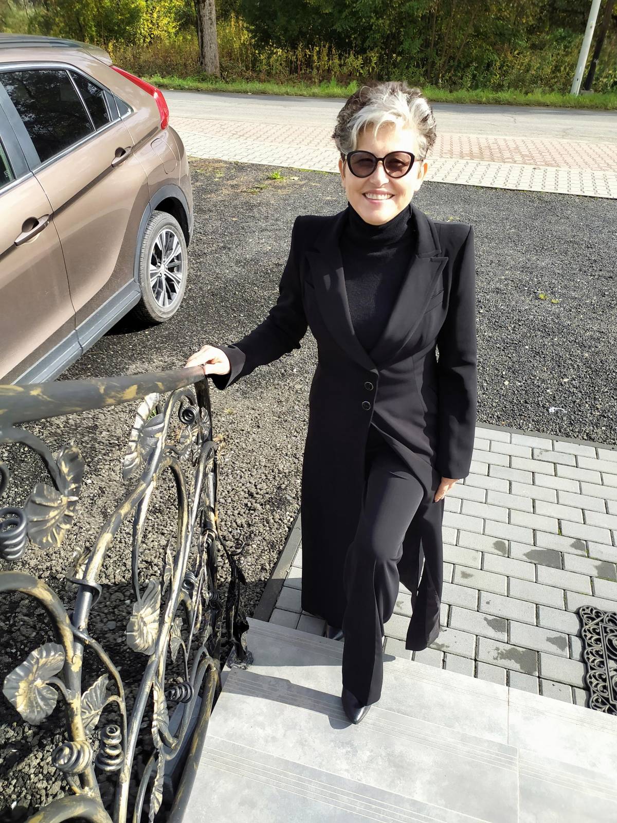 Elegancki płaszcz na Wszystkich Świętych – ponadczasowy wybór na jesienne dni