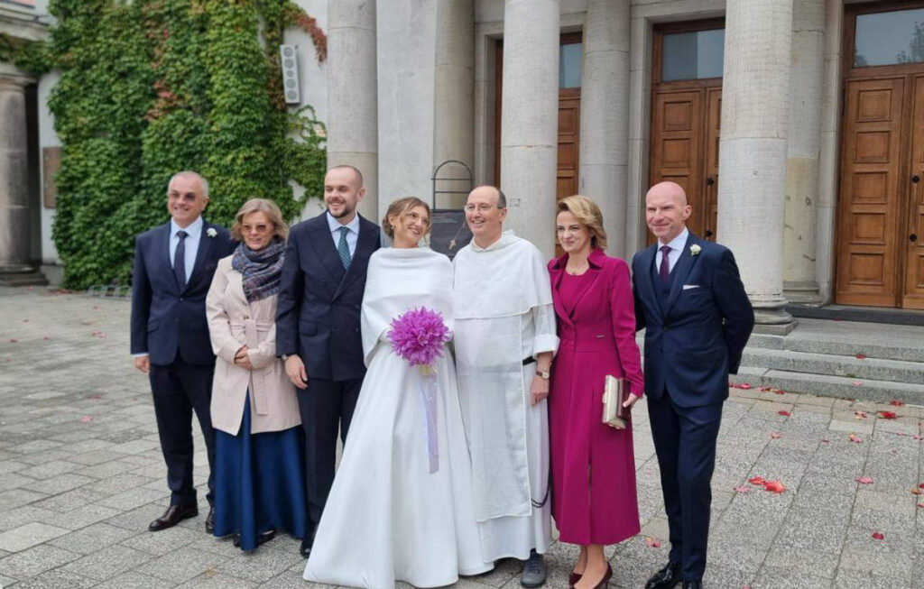 Elegancki komplet dla mamy wesela. Najpiękniejsze zestawy sukienki z płaszczykiem szyte na miarę Kraków, Warszawa, Gniezno, Częstochowa, Tych, Gierałtowice, Wrocław, Gliwice, ... cała Polska szycie miarowe on-line