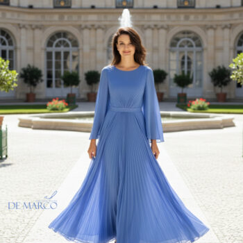 Długa sukienka na wesele w kolorze błękitu egipskiego