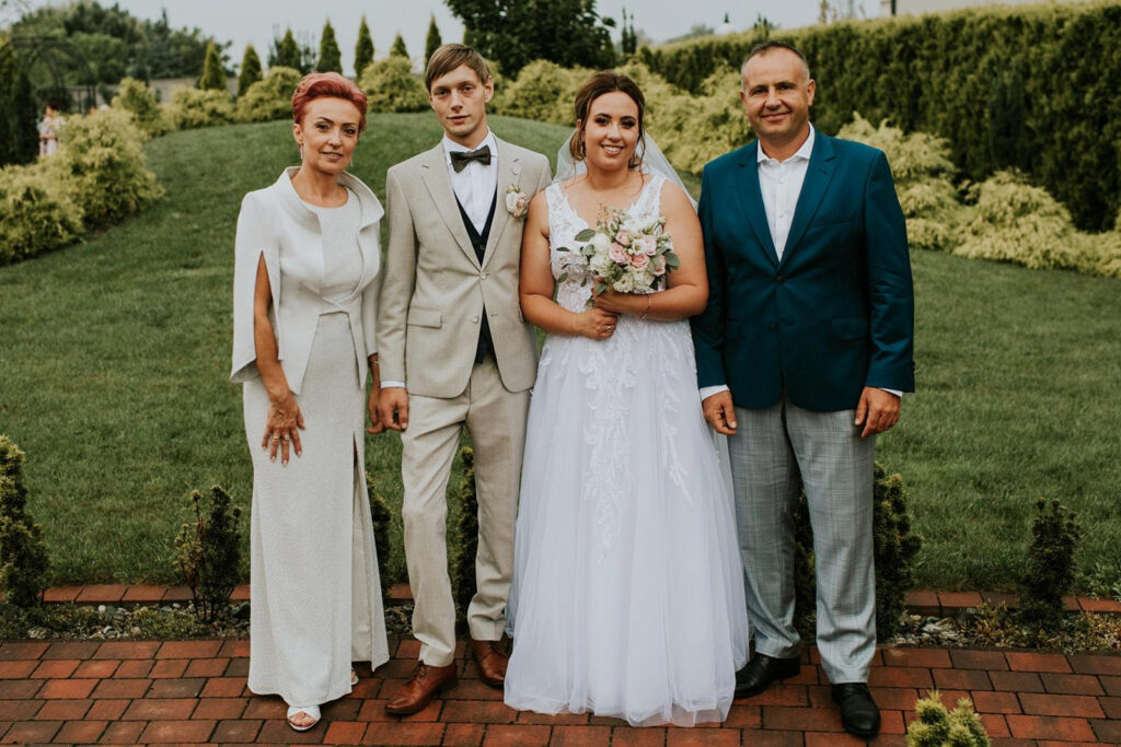 Niepowtarzalne i luksusowe polskie sukienki dla matki weselnej szyte na miarę w De Marco k. Krakowa