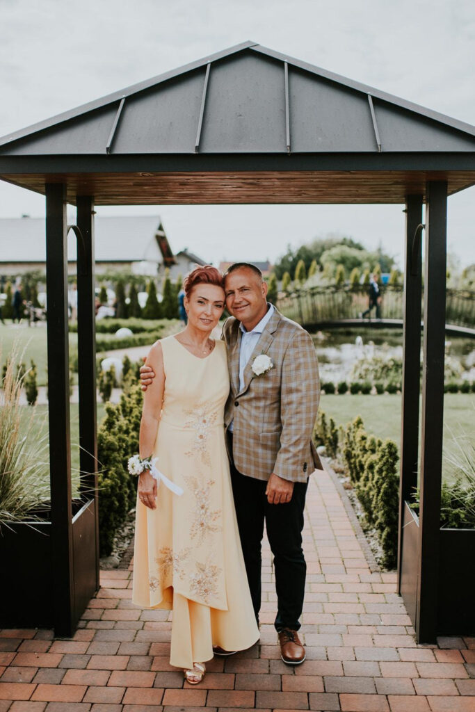 Ekskluzywna suknia wieczorowa dla mamy wesela 