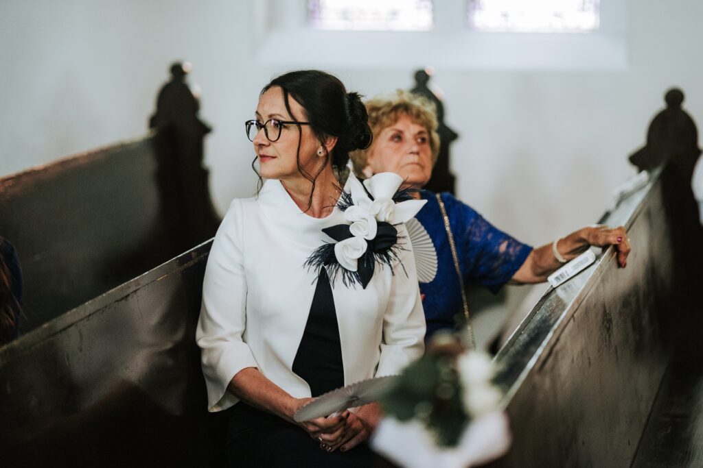 Śmietanowo granatowy komplet na wesele dla mamy i teściowej wesela