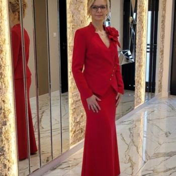 Elegancka garsonka na wesele we wrześniu. Szycie na miarę De Marco