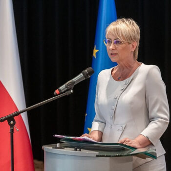 Profesjonalne ubrania biznesowe i dyplomatyczne dla kobiet.