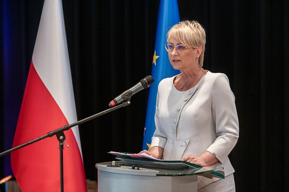 Iwona Gibas popielata garsonka dyplomatyczna z De Marco
