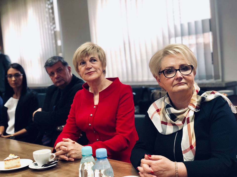 Elegancka garsonka Pani Ewy Pawlusiak polityczki