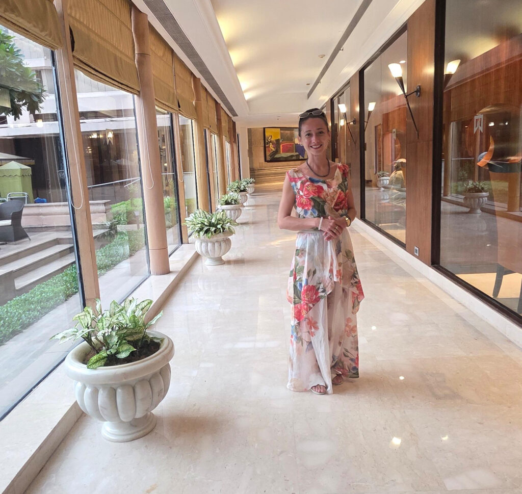 Eleganckie sukienki na wczasy De Marco lekki zwiewne i praktyczne
