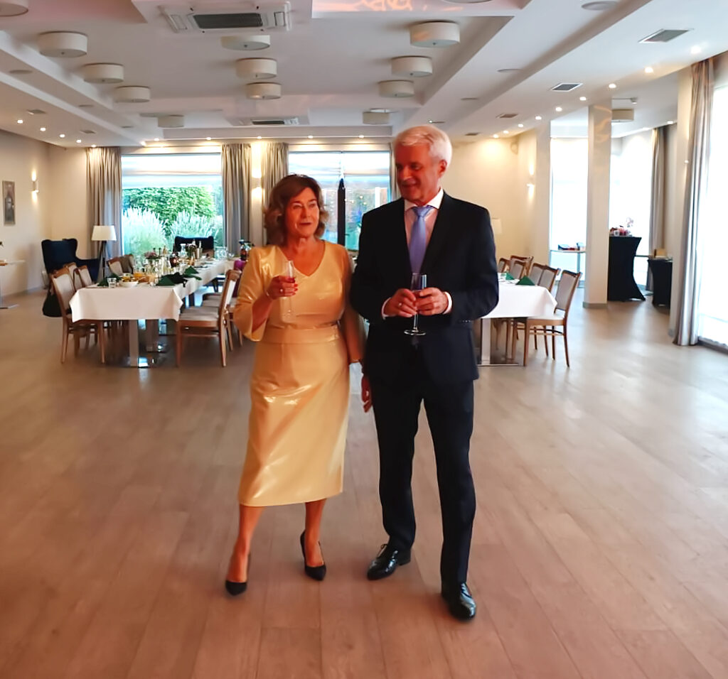 Elegancka sukienka na rocznicę ślubu De Marco opinie