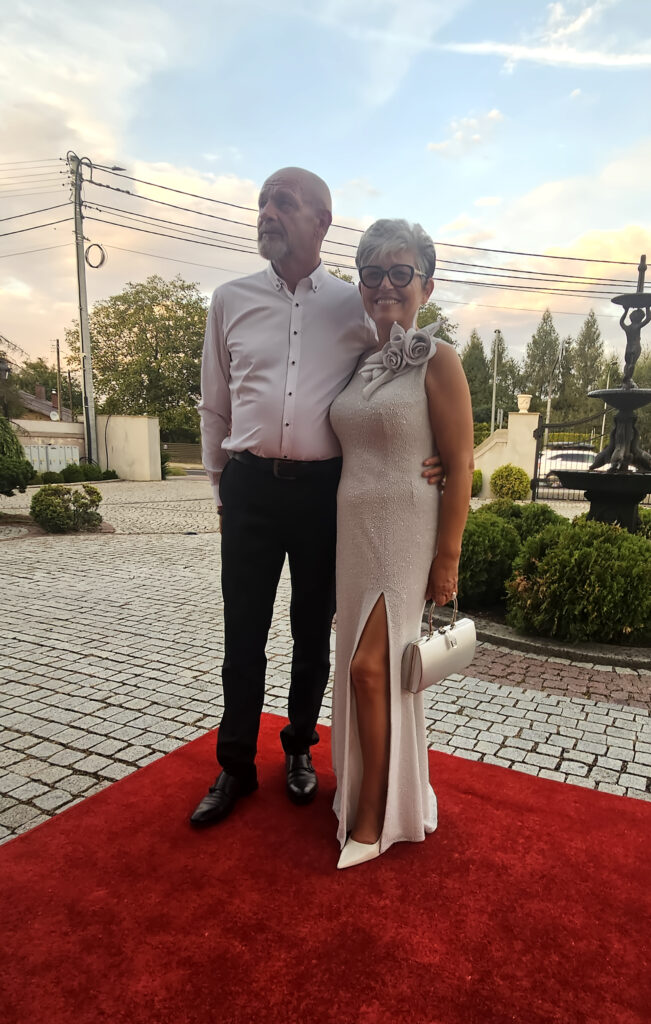 Najpiękniejsza długa sukienka na wesele dla mamy 