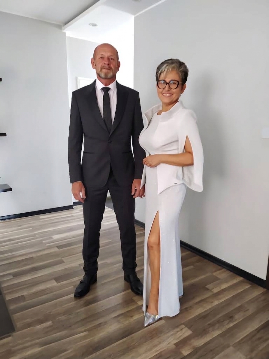 Eleganckie sukienki maxi dla kobiet 50+ – ponadczasowa elegancja De Marco