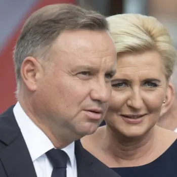 W tych stylizacjach Agata Duda reprezentowała Polskę i Polaków