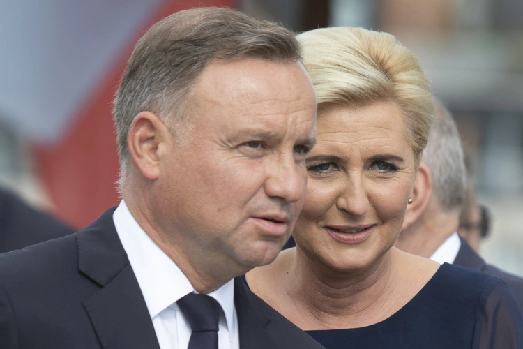 W tych stylizacjach Agata Duda reprezentowała Polskę i Polaków
