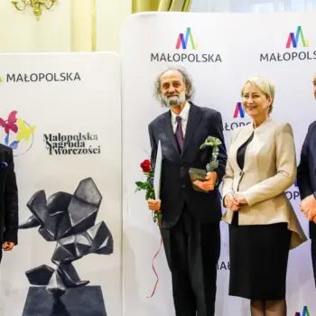 Eleganckie stylizacje biznesowe dla kobiet 50+ – 4 propozycje na jesień