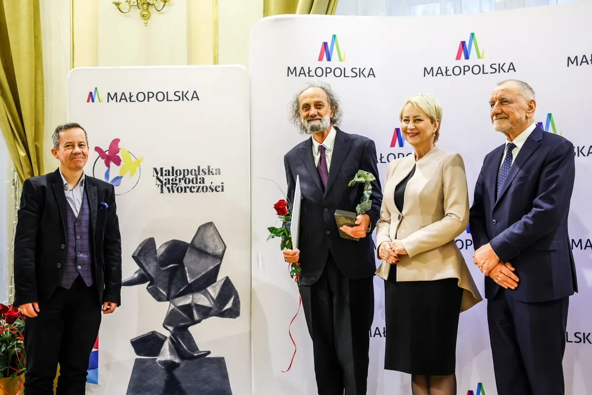 Eleganckie stylizacje biznesowe dla kobiet 50+ – 4 propozycje na jesień
