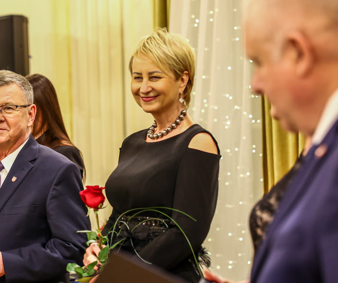 Ekskluzywna mała czarna dla 50+ De Marco sukienki polskie