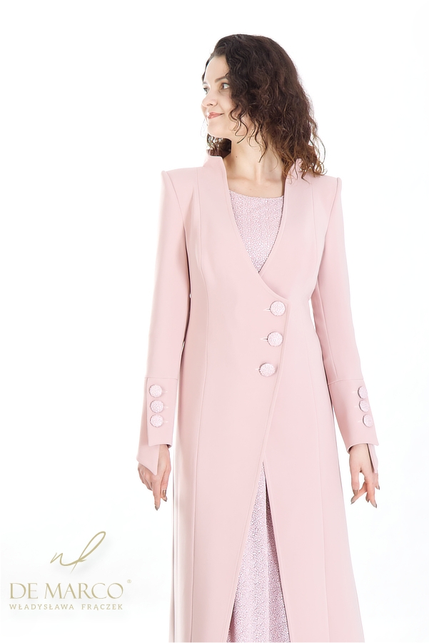 An elegant, light coat for formal styling from the Polish manufacturer De  Marco