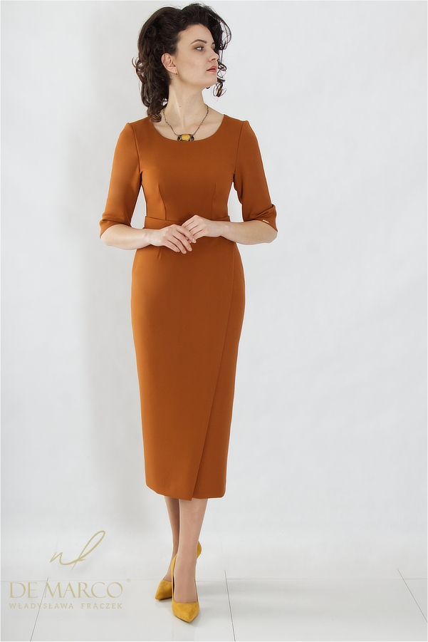 The most fashionable light brown camel formal pencil dresses. Minimalist formal dresses from the Polish manufacturer De Marco