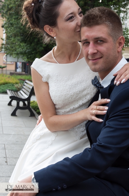 Śmietanowy zestaw, profilowany żakiet Dominika i Sukienka Daisy II z kwiatuszkami