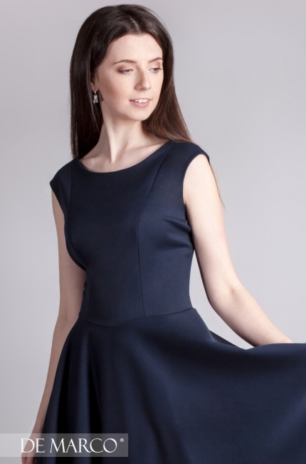 Piękna rozkloszowana granatowa sukienka Kinga