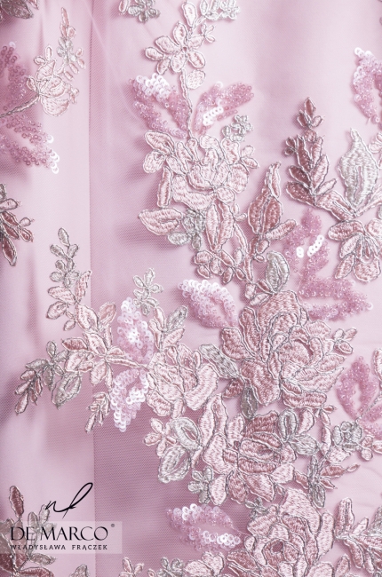 Luksusowa sukienka z bogato zdobioną różowo srebrną gipiurą Jagoda, Ekskluzywne sukienki weselne 2020