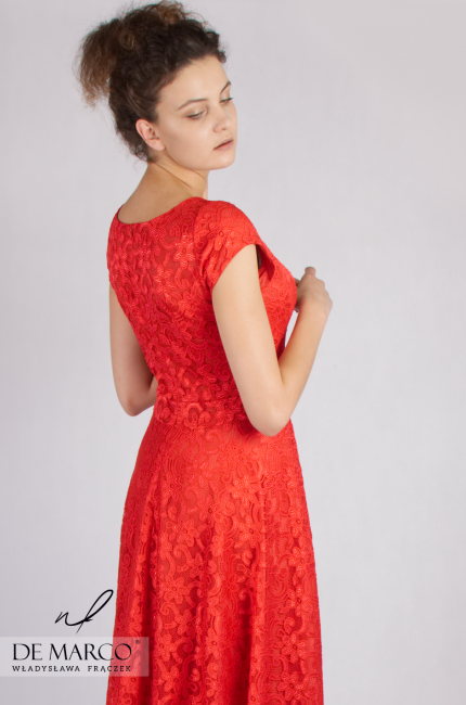 Czerwona, koronkowa sukienka na wesele do połowy łydki Dajana, Najpiękniejsze stylizacje na wesele dla matki, Sklep internetowy De Marco