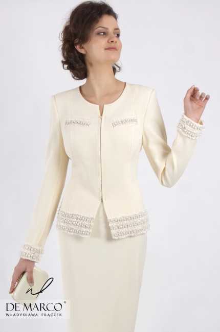 The original jacket in beige with a beautiful skirt fastened at the back with a covered zipper Europa