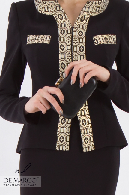 Żakardowy kostium w odcieniach czerni i złota Elpis, Zjawiskowe kostiumy wizytowe 2020