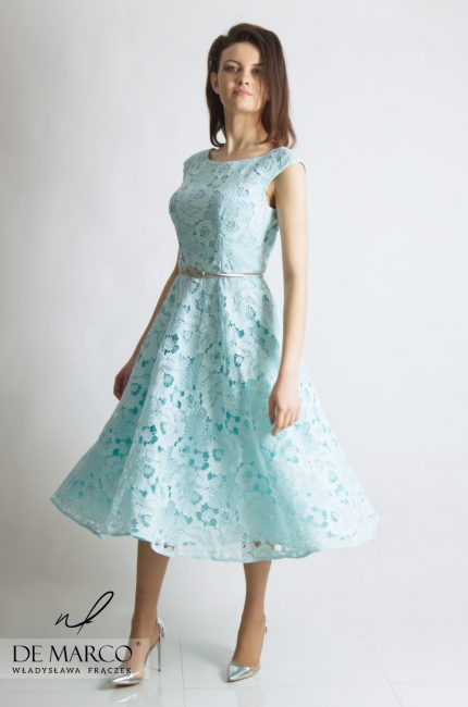 Śliczna sukienka z gipiurą bez rękawków Leokadia, Niebieskie sukienki 2020