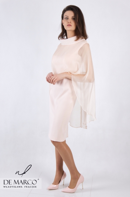 Urocza sukienka o oryginalnym fasonie w jasno różowym kolorze Gracjana, Stylizacja 2020