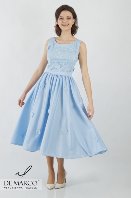 Urokliwa sukienka z dopasowaną górą i rozkloszowanym dołem Kinga, Niebieskie sukienki - stylizacje 2020