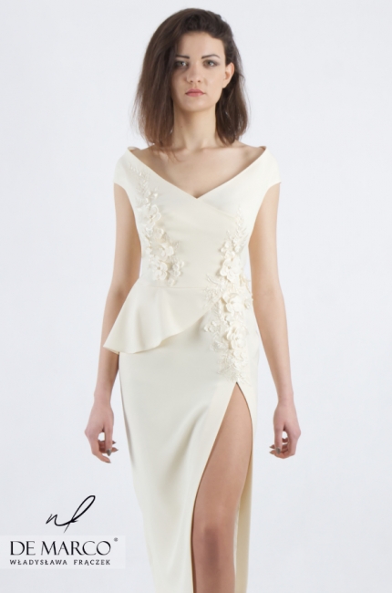 Exquisite dress with a sexy neckline for a civil wedding Graciela, a dream wedding with De Marco