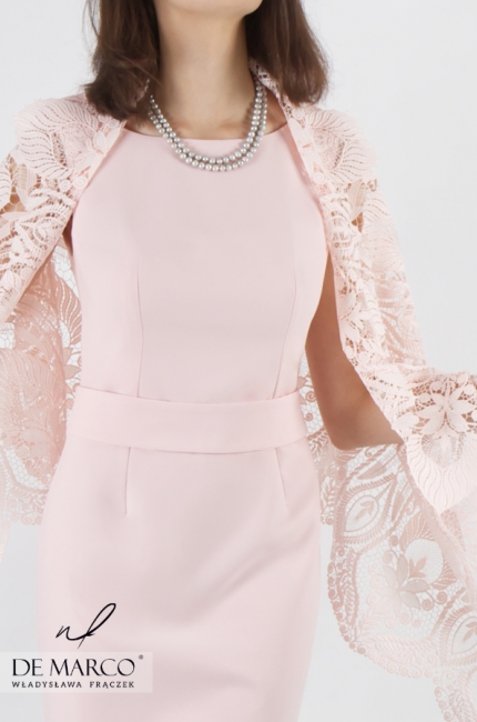Piękna sukienka w różowym kolorze z ekskluzywnym płaszczykiem gipiurowym Leona, De Marco sklep stacjonarny