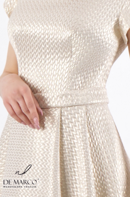 Piękna sukienka żakardowa podkreślająca kobiece kształty Macarena, Nowa kolekcja 2020