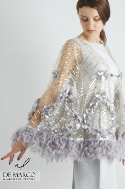 Ekskluzywne suknie dla mamy weselnej od projektantki ubrań Agaty Dudy. Salon Mody De Marco prezentuje nową kolekcję luksusowych sukienek z piórami.