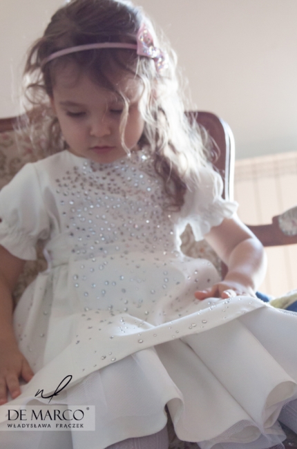 Original dresses for girls, made to measure in a tailoring workshop with traditions