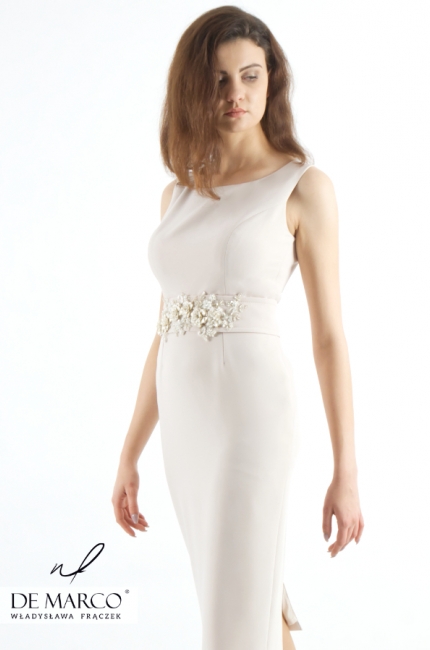 Ekskluzywne suknie dla mamy weselne z De Marco szyte na miarę w każdym rozmiarze.