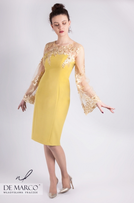 Olśniewająca sukienka w kolorze musztardowym oraz aplikacjami 3D dedykowana mamie weselnej Celestyna, Nowoczesne sukienki w kolorze musztardowym