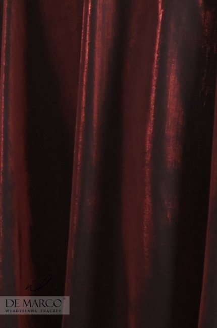 Sensual midi skirt in ruby ​​red. From the Polish designer Władysława Frączek