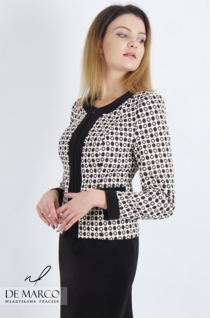 Fashionable women's suit for the office