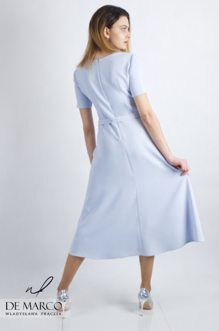 Najmodniejsza klasyczna błękitna sukienka rozkloszowana od polskiego producenta