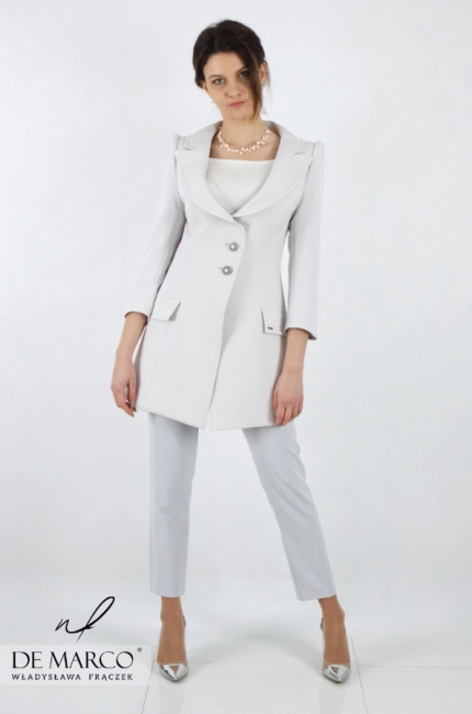 A modern, feminine, light coat for office styling. De marco online shop