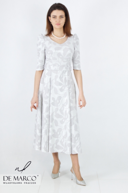 Made in Poland, jacquard midi dress with a V-neck and puff sleeves. A slimming dress for mom