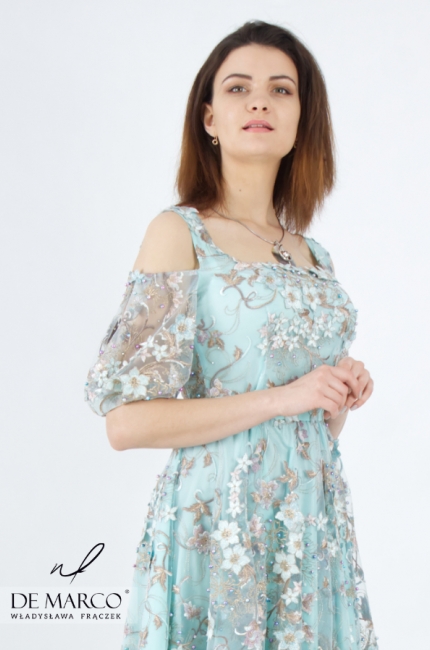 Wyjątkowa   jasno turkusowa kreacja weselna dla Mamy Mamy Chrzestnej. Asymetryczna suknia midi z koronką 3D