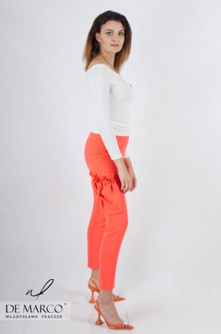 Oryginalne, kobiece spodnie casual o dopasowanym kroju. Najmodniejsze pomarańczowe spodnie bojówki