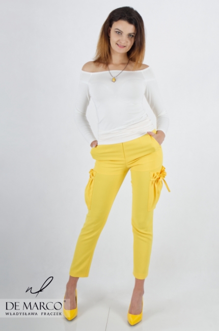 Szyte w Polsce modne spodnie damskie cargo w kolorze bananowym żółtym. Sklep internetowy De Marco